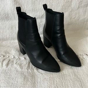 Women’s SODA black booties